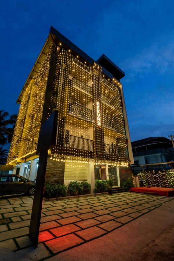 Daan Regency Hotell Thrissur Exteriör bild