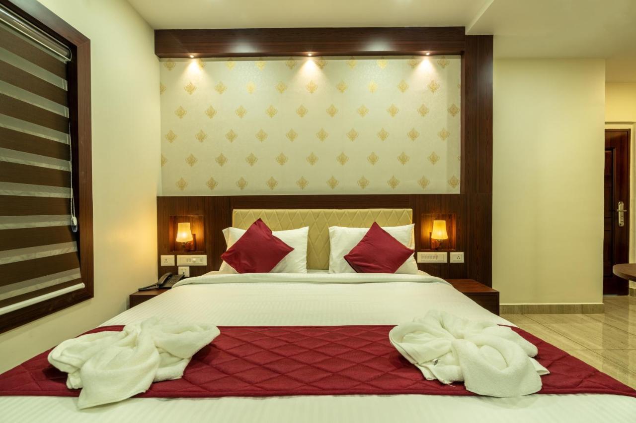 Daan Regency Hotell Thrissur Exteriör bild